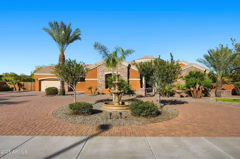 Exterior - 2218 E Brooks Farm Rd, Gilbert, AZ 85298 photo 3 of 19