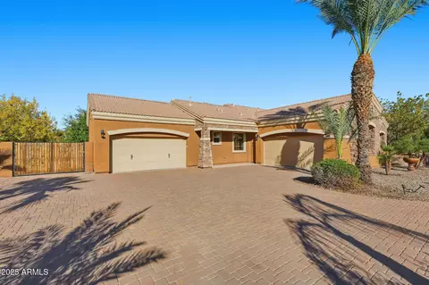 Exterior - 2218 E Brooks Farm Rd, Gilbert, AZ 85298 photo 4 of 19