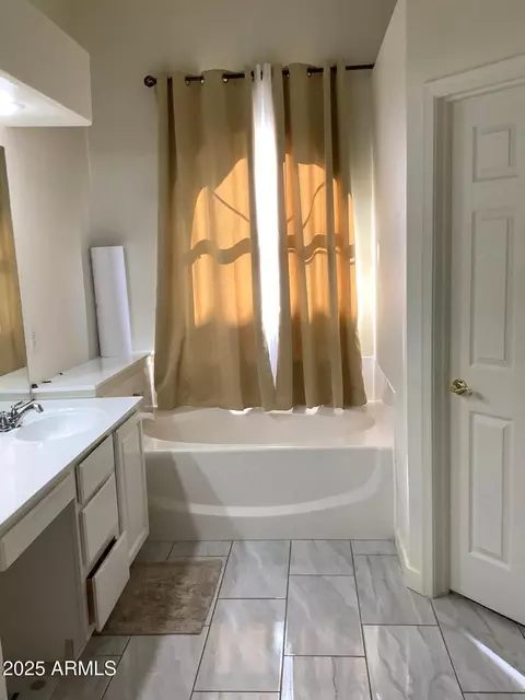 Bath - 590 S Neely St, Gilbert, AZ 85233 photo 2 of 3