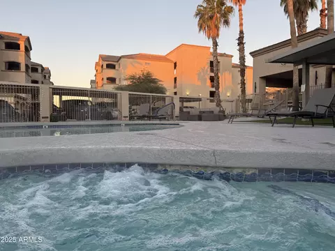 Exterior - 920 E Devonshire Ave #3025, Phoenix, AZ 85014 photo 8 of 9