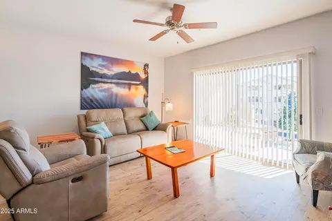 Living - 920 E Devonshire Ave #3025, Phoenix, AZ 85014 photo 3 of 8