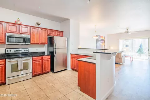 Kitchen - 920 E Devonshire Ave #3025, Phoenix, AZ 85014 photo 2 of 7
