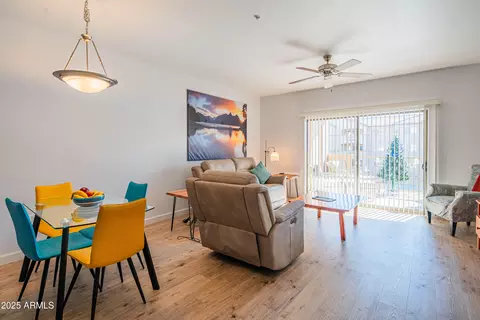 Living - 920 E Devonshire Ave #3025, Phoenix, AZ 85014 photo 1 of 8