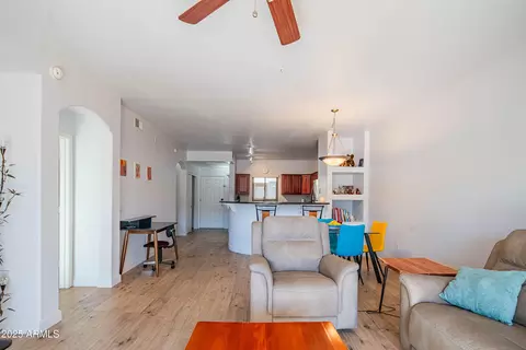 Living - 920 E Devonshire Ave #3025, Phoenix, AZ 85014 photo 6 of 8