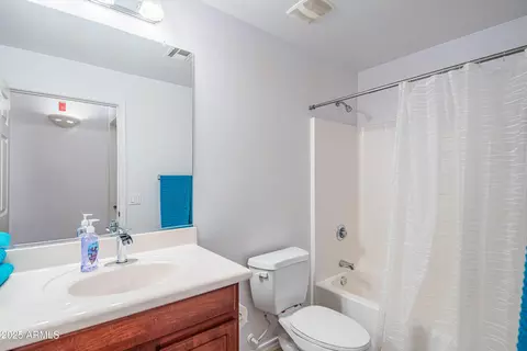 Bath - 920 E Devonshire Ave #3025, Phoenix, AZ 85014 photo 1 of 4