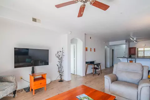 Living - 920 E Devonshire Ave #3025, Phoenix, AZ 85014 photo 7 of 8