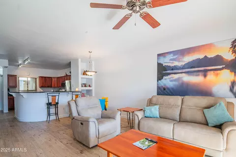Living - 920 E Devonshire Ave #3025, Phoenix, AZ 85014 photo 5 of 8
