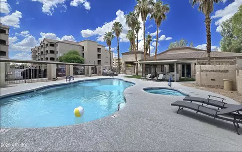 Exterior - 920 E Devonshire Ave #3025, Phoenix, AZ 85014 photo 7 of 9