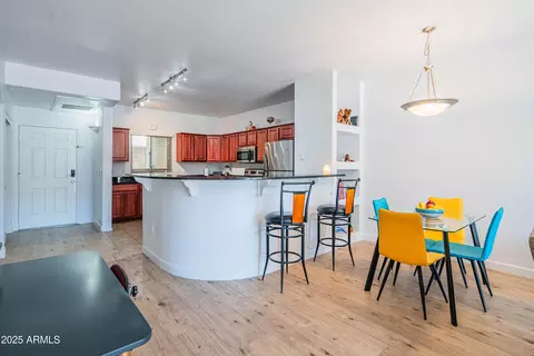 Dining - 920 E Devonshire Ave #3025, Phoenix, AZ 85014 photo 1 of 1