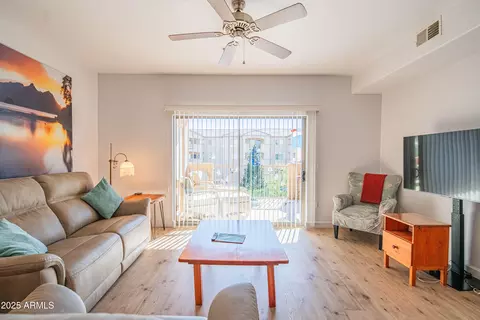 Living - 920 E Devonshire Ave #3025, Phoenix, AZ 85014 photo 8 of 8