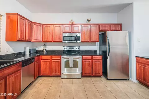 Kitchen - 920 E Devonshire Ave #3025, Phoenix, AZ 85014 photo 3 of 7