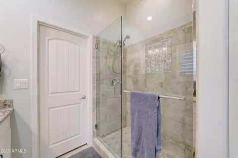 Bath - 4001 E Indianola Ave, Phoenix, AZ 85018 photo 2 of 4