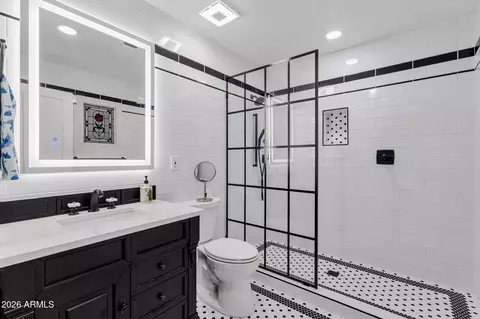 Bath - 721 E San Pedro Ave, Gilbert, AZ 85234 photo 2 of 7