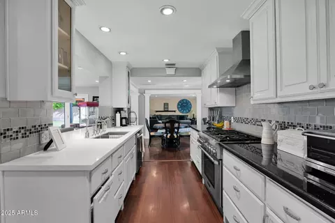 Kitchen - 104 E Myrtle Ave, Phoenix, AZ 85020 photo 4 of 6