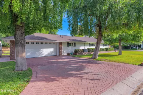 Exterior - 104 E Myrtle Ave, Phoenix, AZ 85020 photo 3 of 11