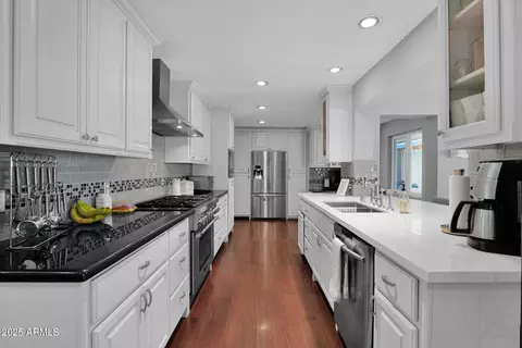 Kitchen - 104 E Myrtle Ave, Phoenix, AZ 85020 photo 1 of 6