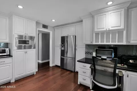 Kitchen - 104 E Myrtle Ave, Phoenix, AZ 85020 photo 6 of 6