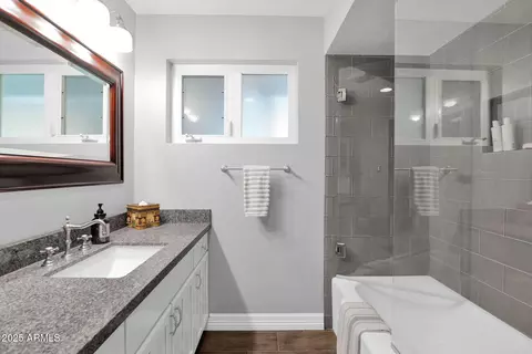 Bath - 104 E Myrtle Ave, Phoenix, AZ 85020 photo 1 of 4