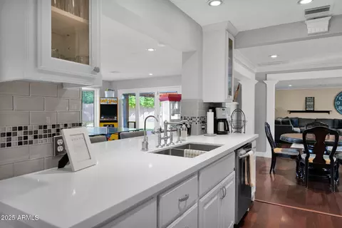 Kitchen - 104 E Myrtle Ave, Phoenix, AZ 85020 photo 5 of 6