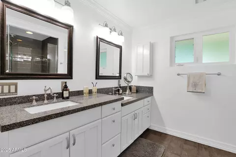Bath - 104 E Myrtle Ave, Phoenix, AZ 85020 photo 3 of 4