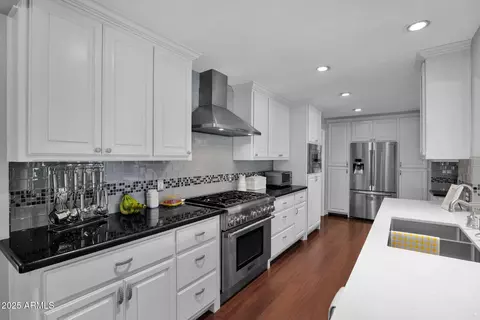 Kitchen - 104 E Myrtle Ave, Phoenix, AZ 85020 photo 2 of 6