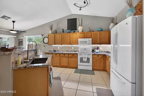 2161 W 17th Ave, Apache Junction, AZ 85120 photo 4