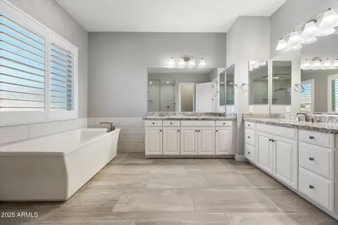 Bath - 1270 E Lynx Way, Gilbert, AZ 85298 photo 1 of 5