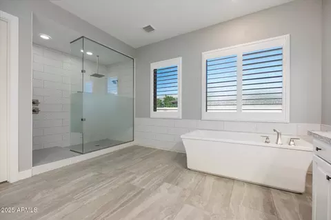 Bath - 1270 E Lynx Way, Gilbert, AZ 85298 photo 2 of 5