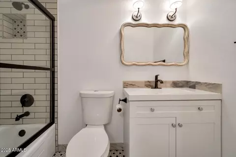 Bath - 721 E Montebello Ave #225, Phoenix, AZ 85014 photo 2 of 2