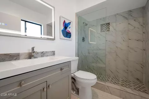 Bath - 721 E Montebello Ave #225, Phoenix, AZ 85014 photo 1 of 2
