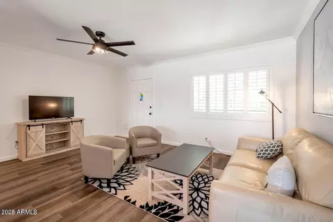 Living - 721 E Montebello Ave #225, Phoenix, AZ 85014 photo 1 of 2