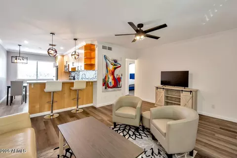 Living - 721 E Montebello Ave #225, Phoenix, AZ 85014 photo 2 of 2