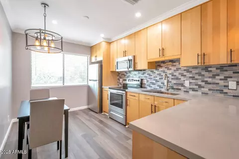 Kitchen - 721 E Montebello Ave #225, Phoenix, AZ 85014 photo 2 of 3