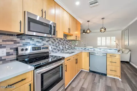 Kitchen - 721 E Montebello Ave #225, Phoenix, AZ 85014 photo 3 of 3