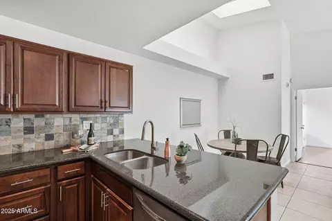 Kitchen - 4446 E Carter Dr, Phoenix, AZ 85042 photo 3 of 5