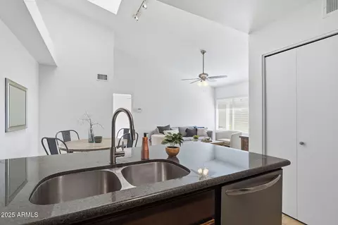 Kitchen - 4446 E Carter Dr, Phoenix, AZ 85042 photo 5 of 5