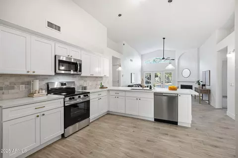 Kitchen - 4444 E Danbury Rd, Phoenix, AZ 85032 photo 2 of 5