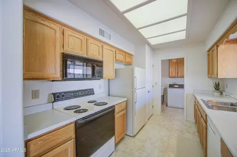 Kitchen - 7928 E Monte Ave, Mesa, AZ 85209 photo 2 of 4