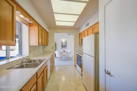 Kitchen - 7928 E Monte Ave, Mesa, AZ 85209 photo 4 of 4
