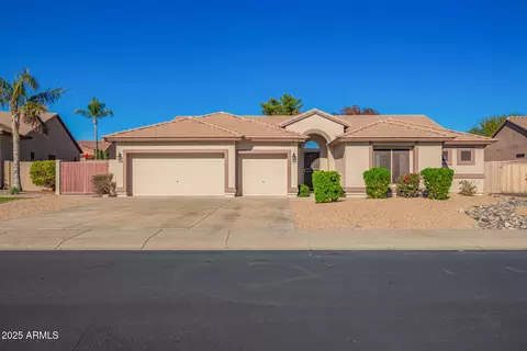 4616 W Whispering Wind Dr, Glendale, AZ 85310
