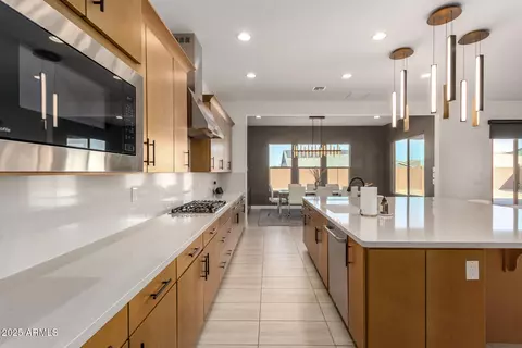 Kitchen - 3420 E Harwell Rd, Phoenix, AZ 85042 photo 3 of 6