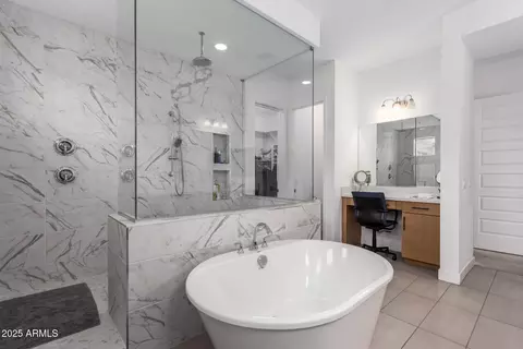 Bath - 3420 E Harwell Rd, Phoenix, AZ 85042 photo 2 of 5