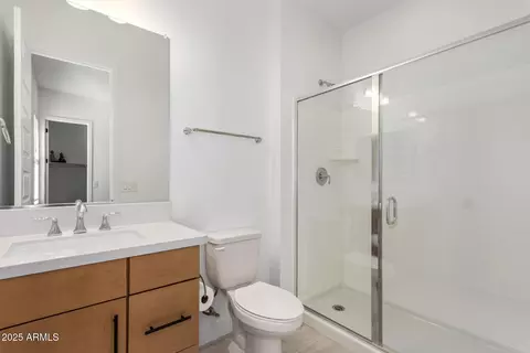 Bath - 3420 E Harwell Rd, Phoenix, AZ 85042 photo 4 of 5