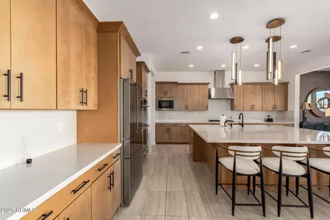 Kitchen - 3420 E Harwell Rd, Phoenix, AZ 85042 photo 2 of 6