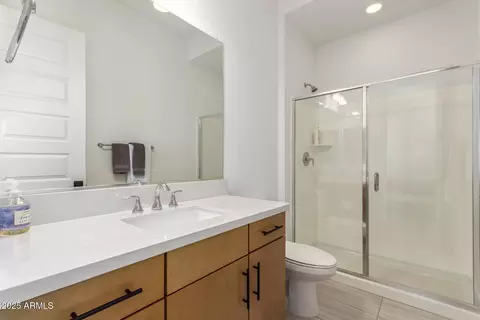 Bath - 3420 E Harwell Rd, Phoenix, AZ 85042 photo 3 of 5
