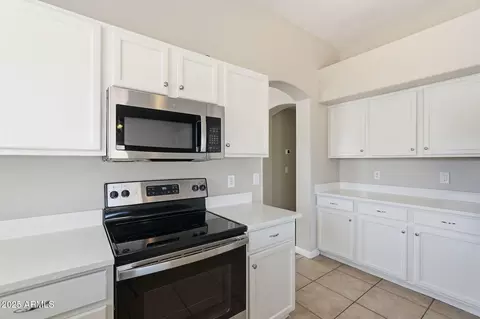 Kitchen - 1520 E Bowker St, Phoenix, AZ 85040 photo 4 of 7