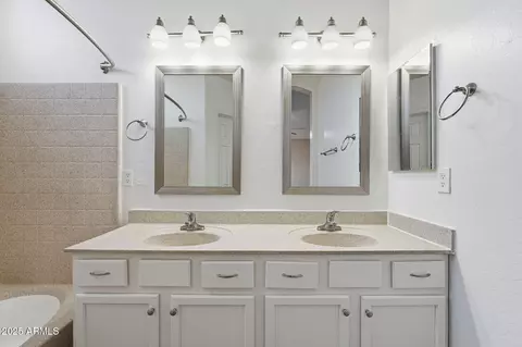 Bath - 1520 E Bowker St, Phoenix, AZ 85040 photo 3 of 4
