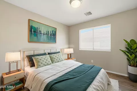 Bedroom - 1520 E Bowker St, Phoenix, AZ 85040 photo 3 of 5