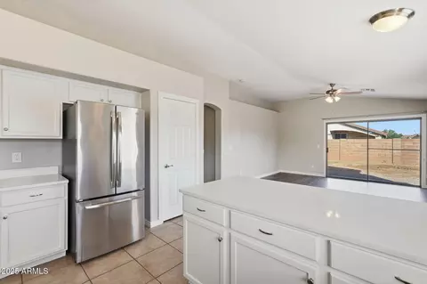 Kitchen - 1520 E Bowker St, Phoenix, AZ 85040 photo 3 of 7