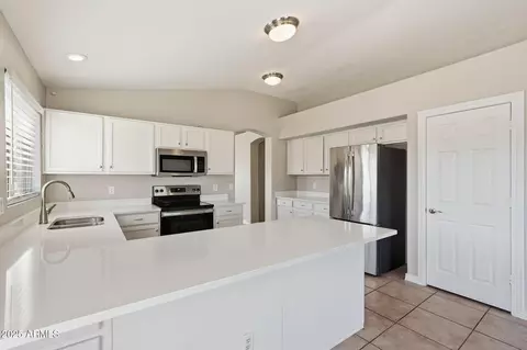 Kitchen - 1520 E Bowker St, Phoenix, AZ 85040 photo 7 of 7